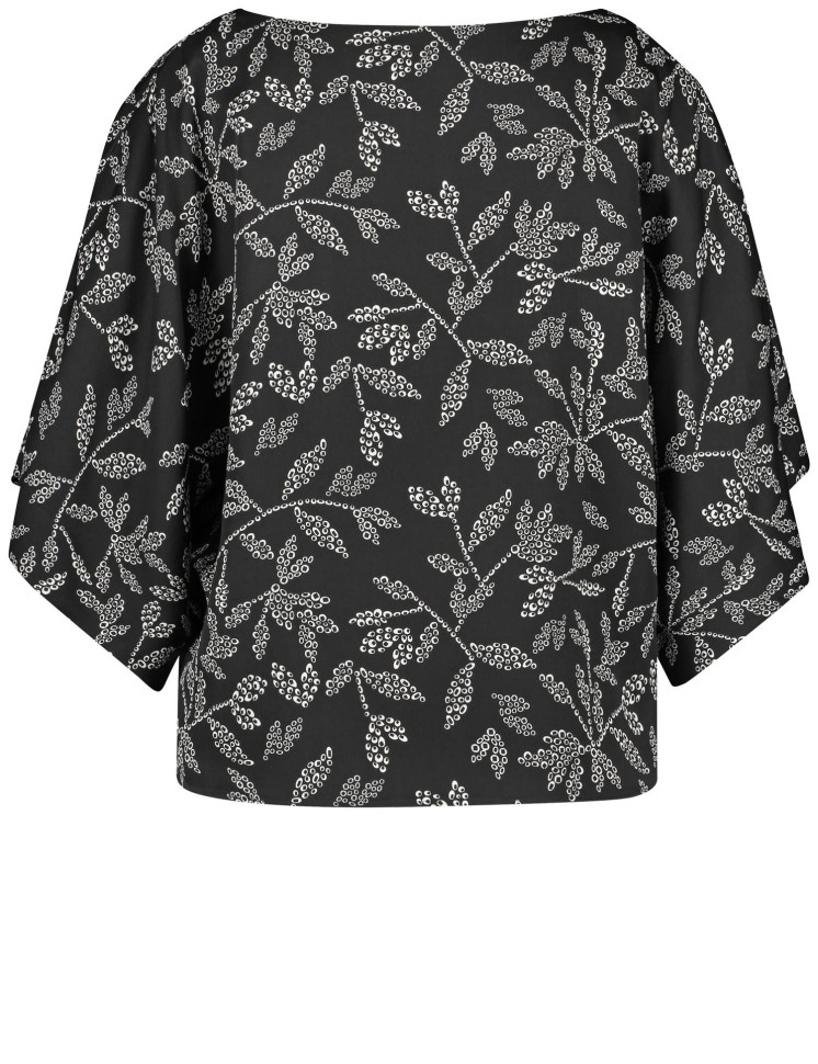 Блузка с широкими рукавами