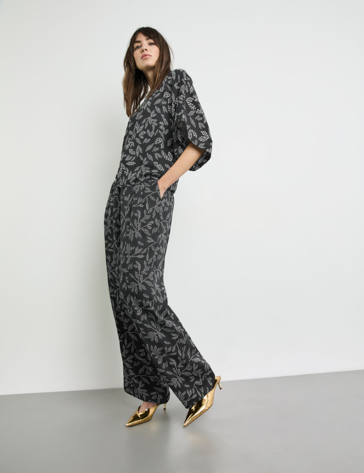 Блузка с широкими рукавами