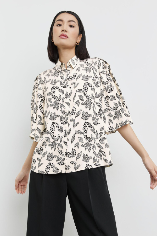 Блузка с широкими рукавами