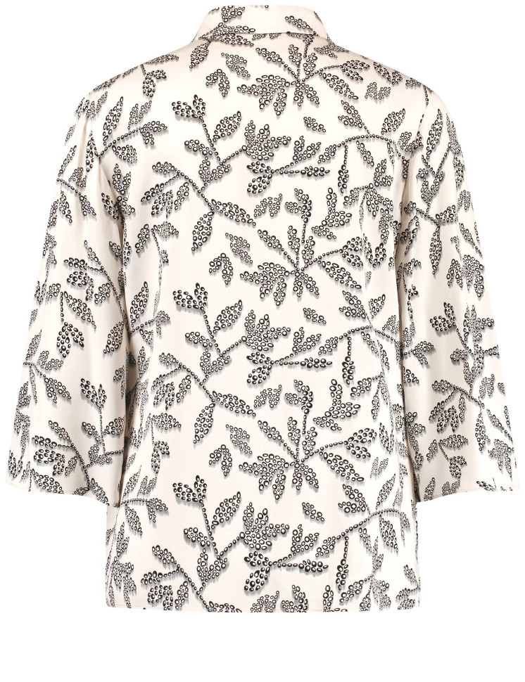 Блузка с широкими рукавами