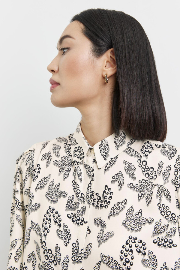 Блузка с широкими рукавами