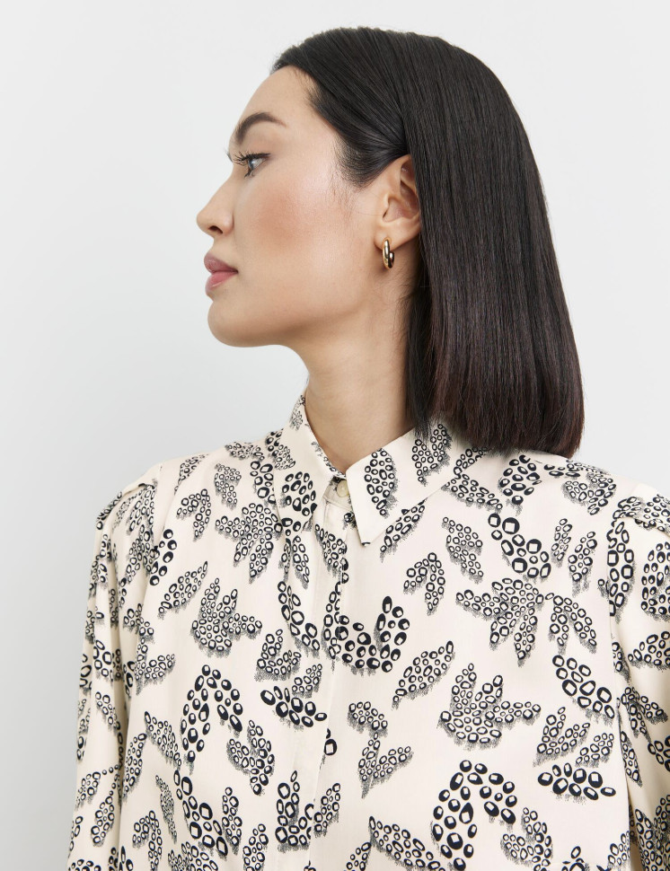 Блузка с широкими рукавами