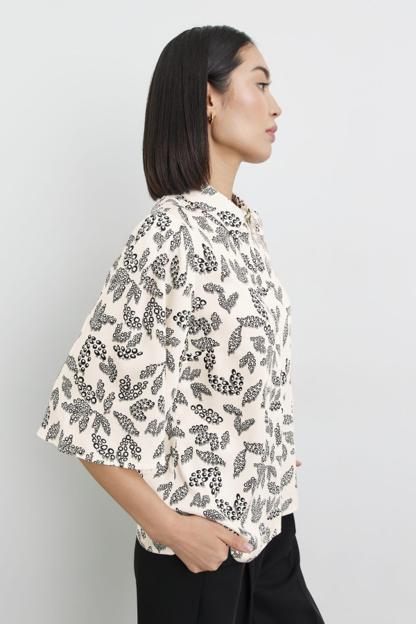 Блузка с широкими рукавами