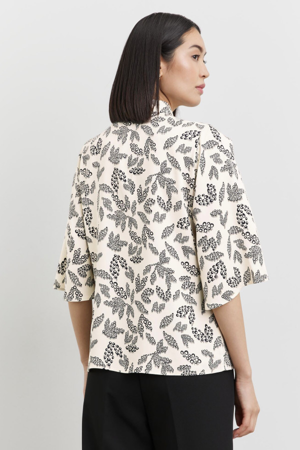 Блузка с широкими рукавами