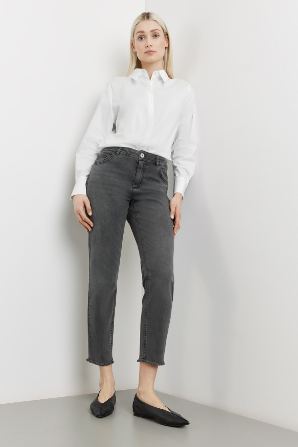 Джинсы зауженные