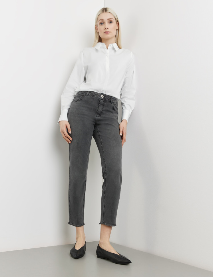 Джинсы зауженные