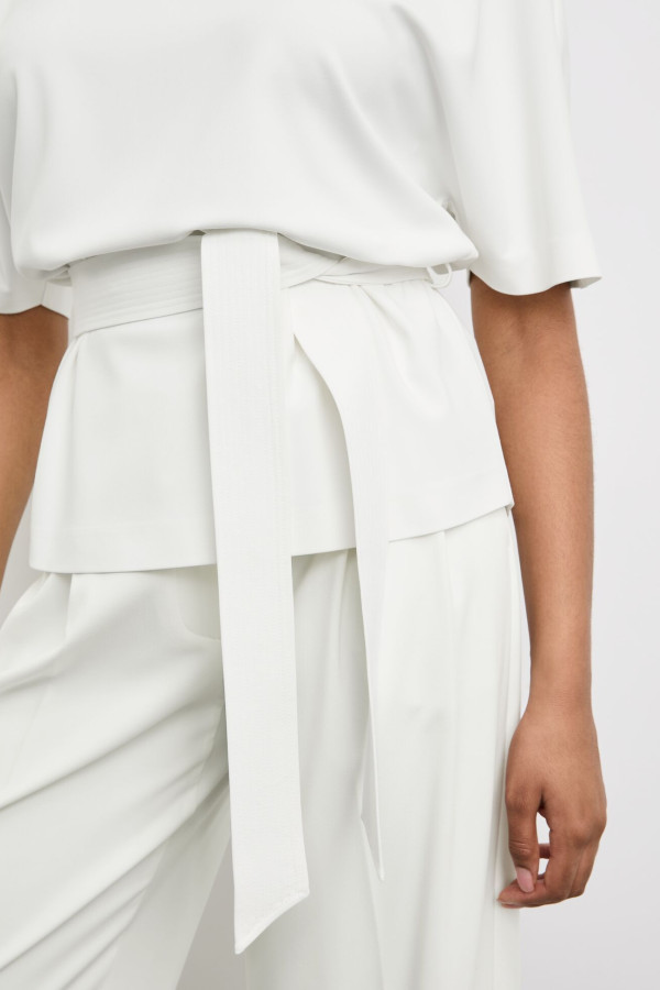 Блузка с поясом