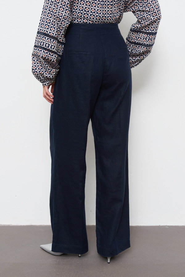 Брюки изо льна