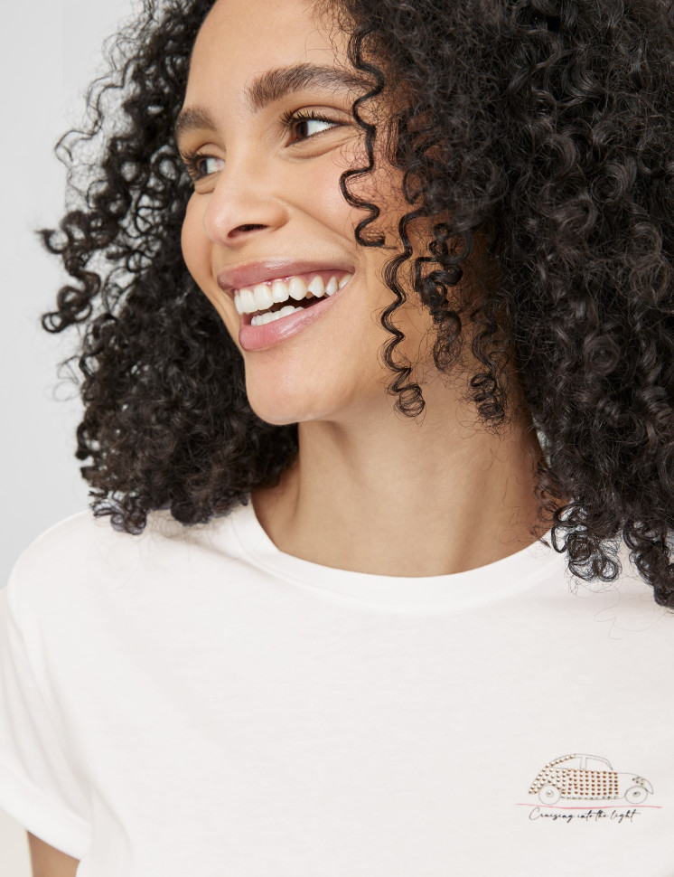 Футболка с аппликацией