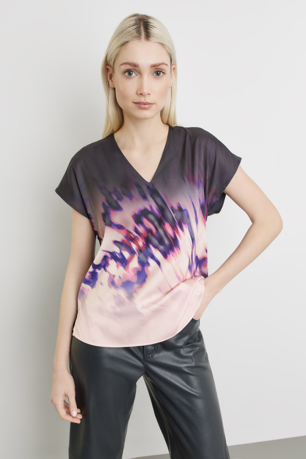 Футболка с абстрактным принтом