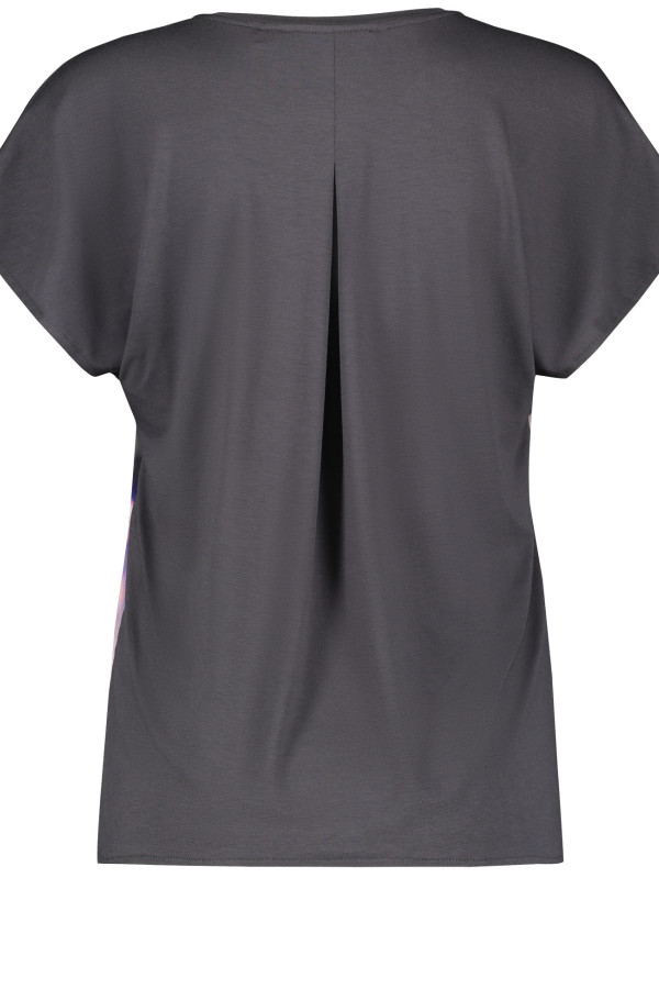 Футболка с абстрактным принтом