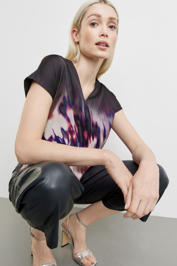 Футболка с абстрактным принтом