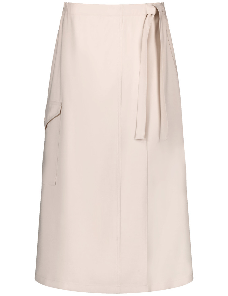 Юбка с накладными карманами