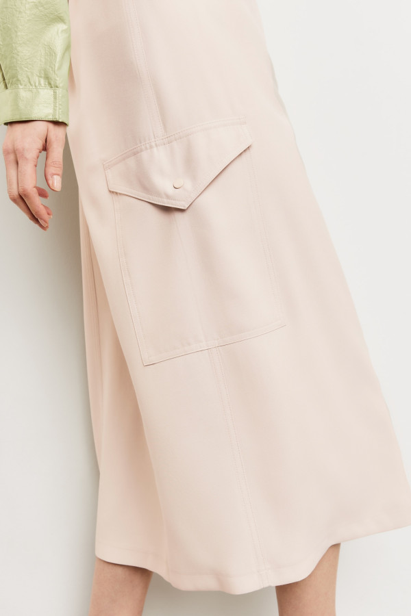 Юбка с накладными карманами