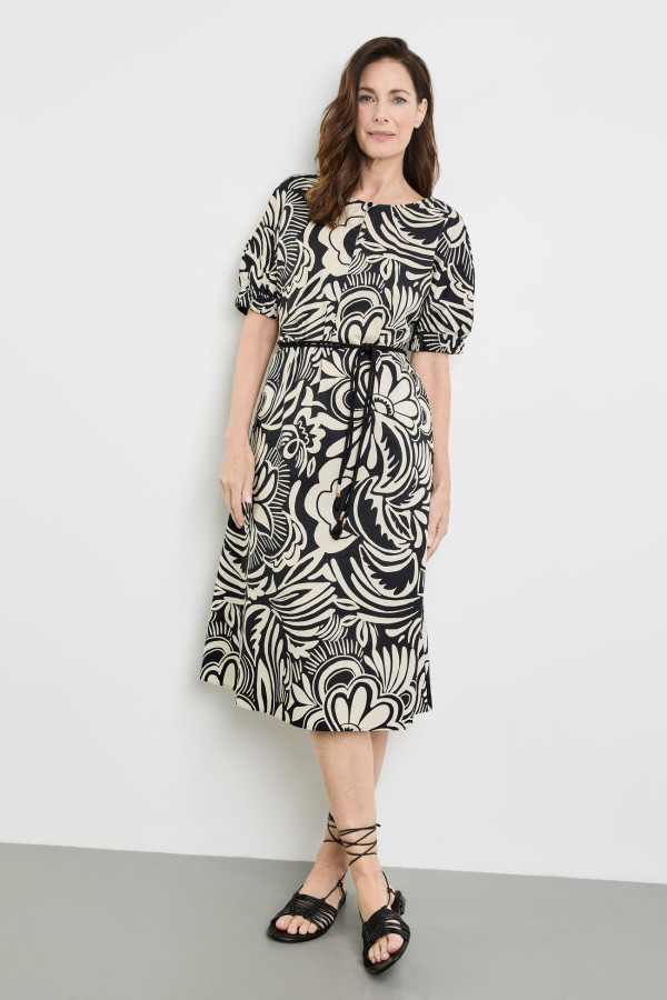 Платье с поясом