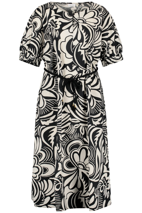 Платье с поясом