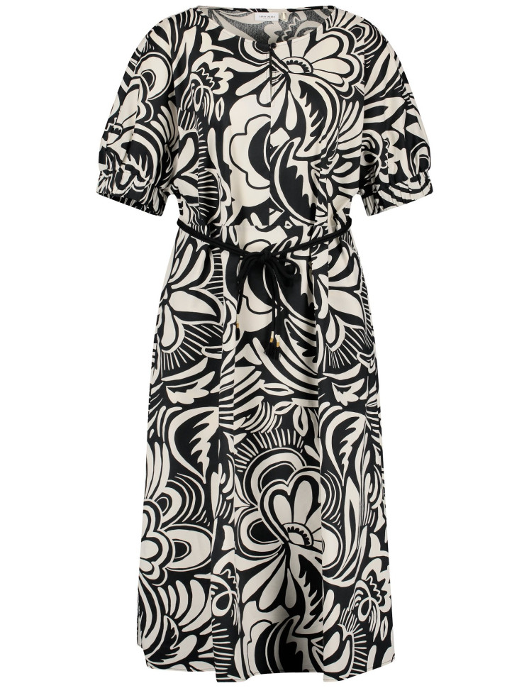 Платье с поясом