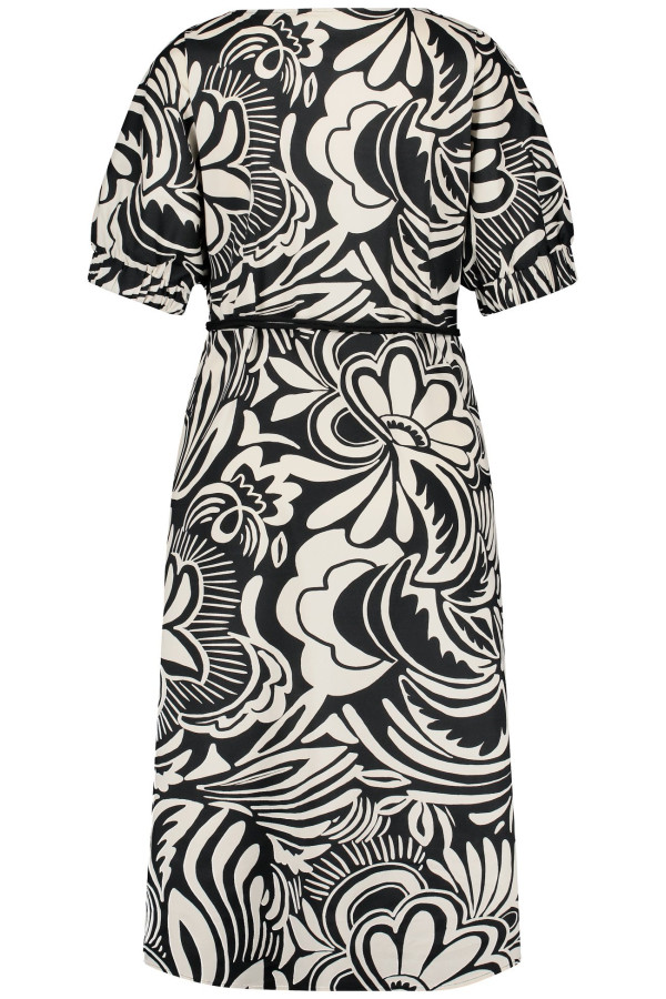 Платье с поясом