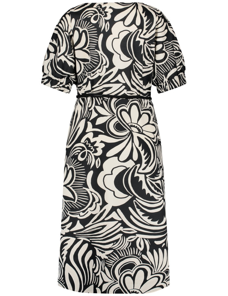 Платье с поясом