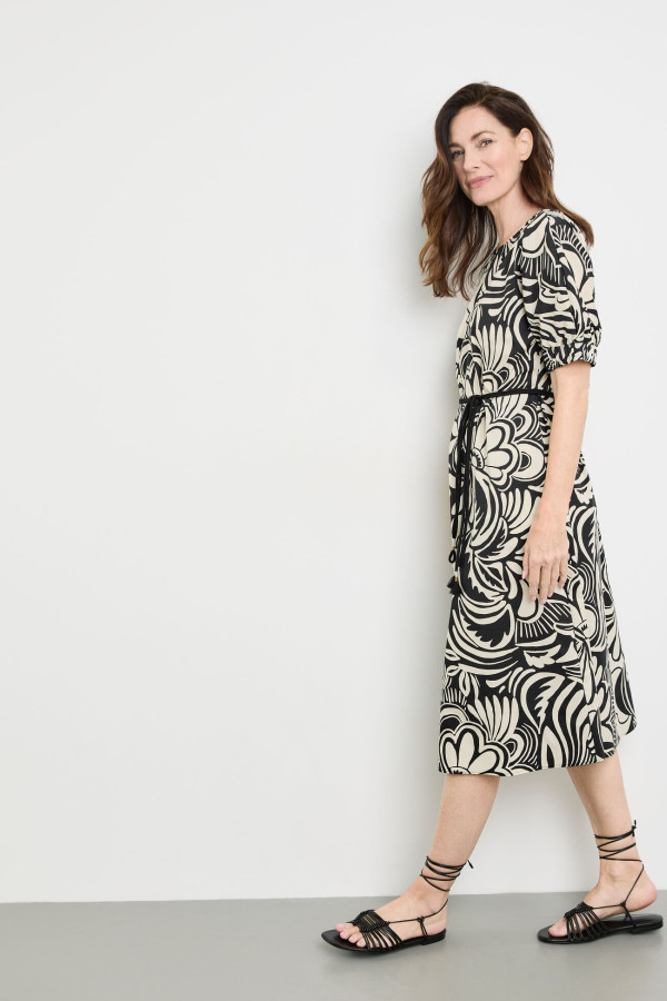 Платье с поясом