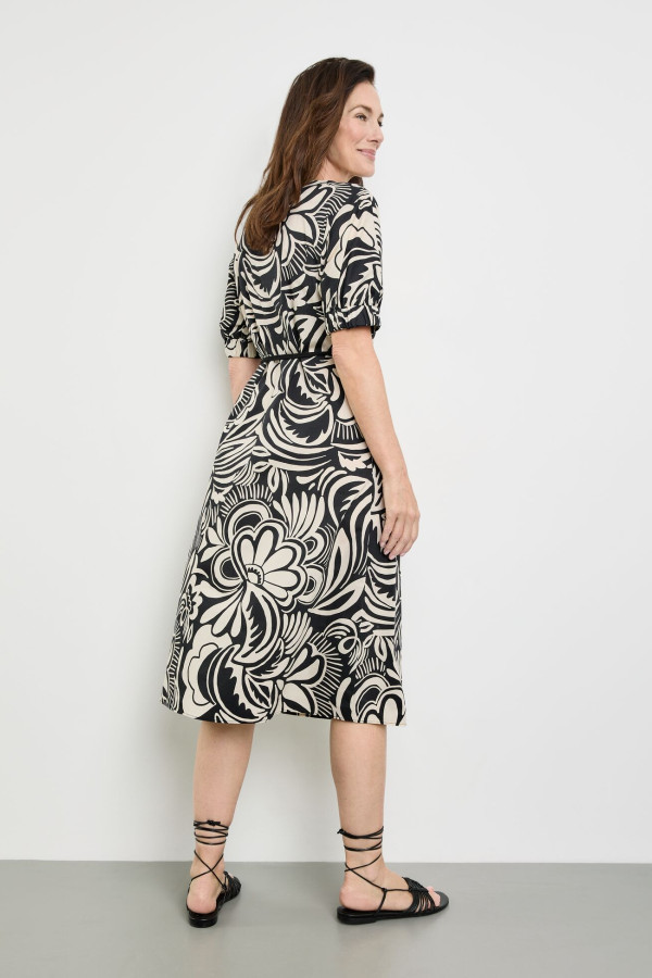 Платье с поясом