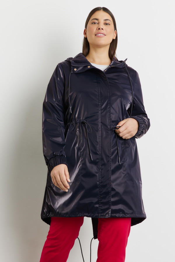 Куртка с глянцевым эффектом