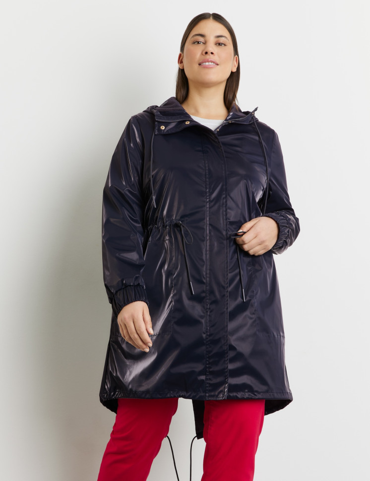 Куртка с глянцевым эффектом