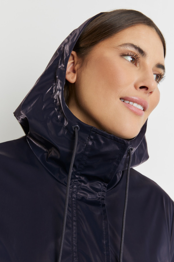 Куртка с глянцевым эффектом