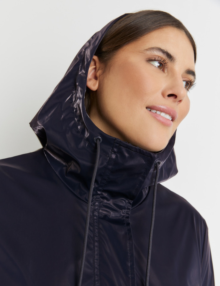 Куртка с глянцевым эффектом