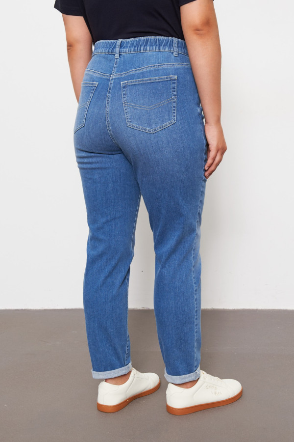 Джинсы зауженные