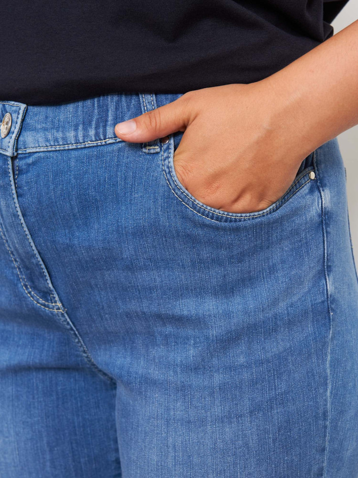 Джинсы зауженные