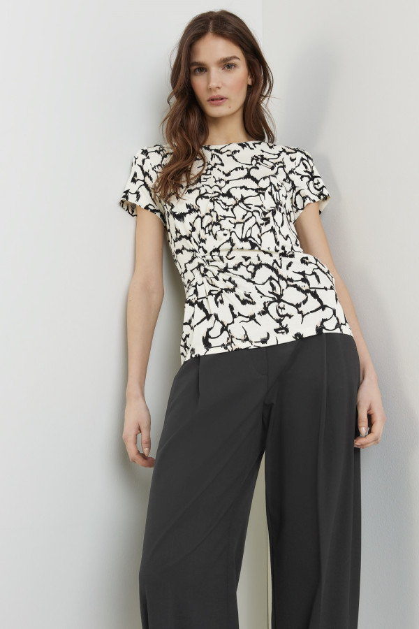 Футболка со сборкой