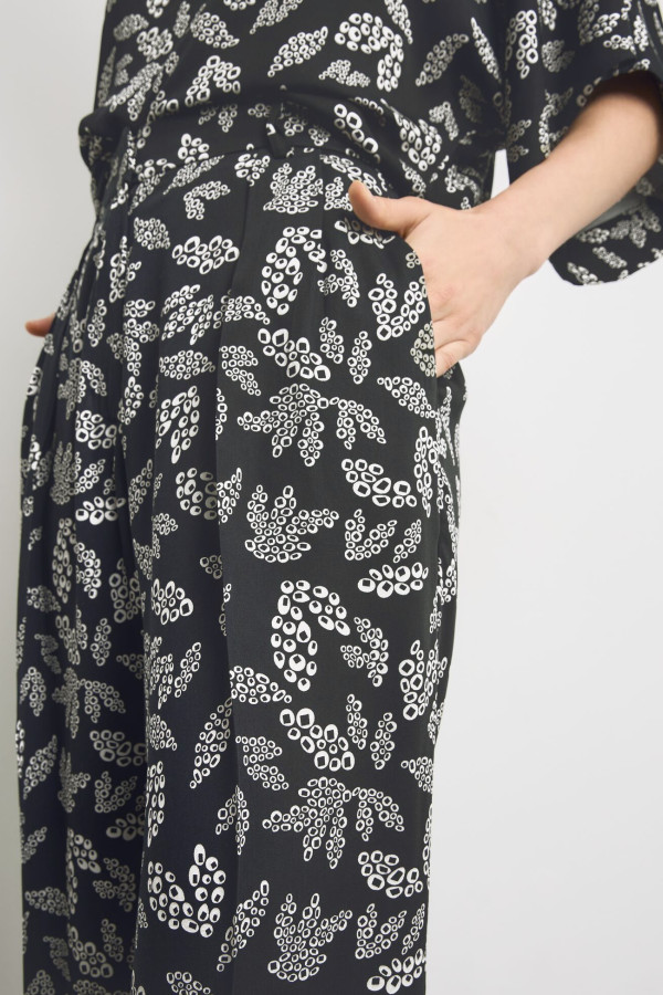 Брюки широкие