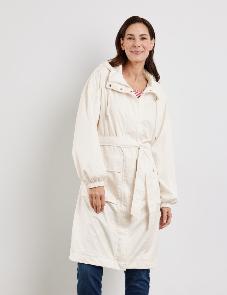 Плащ с широкими рукавами