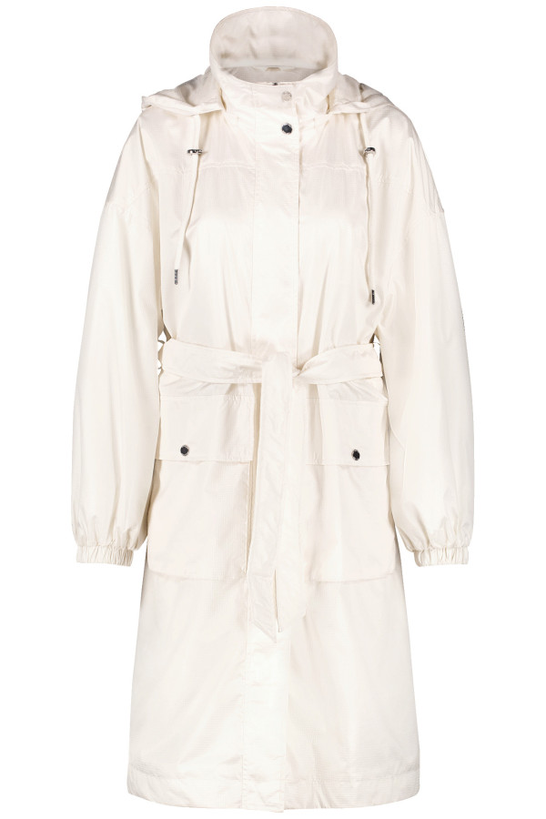 Плащ с широкими рукавами