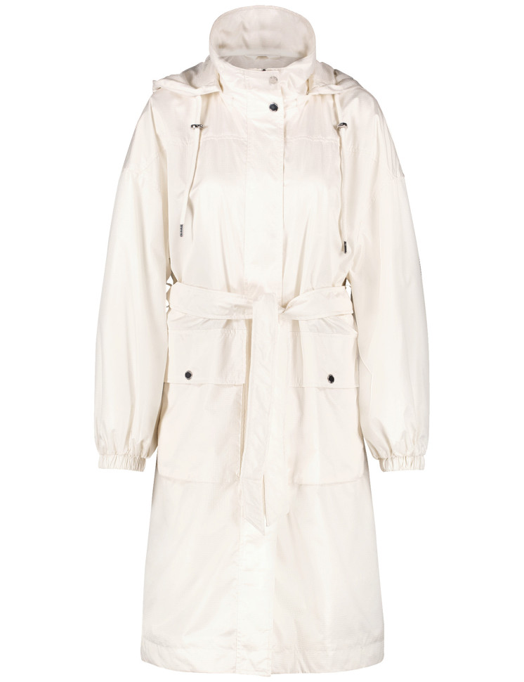 Плащ с широкими рукавами