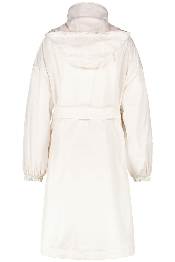 Плащ с широкими рукавами