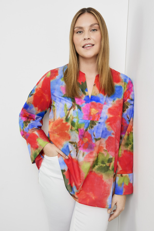 Блузка с широкими рукавами