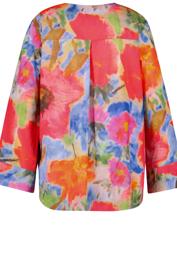 Блузка с широкими рукавами