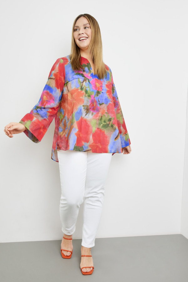 Блузка с широкими рукавами