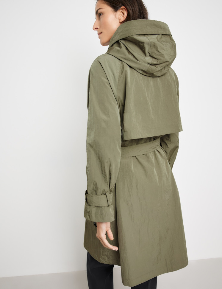 Плащ из водоотталкивающей ткани