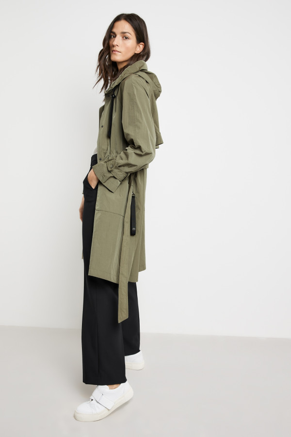 Плащ из водоотталкивающей ткани