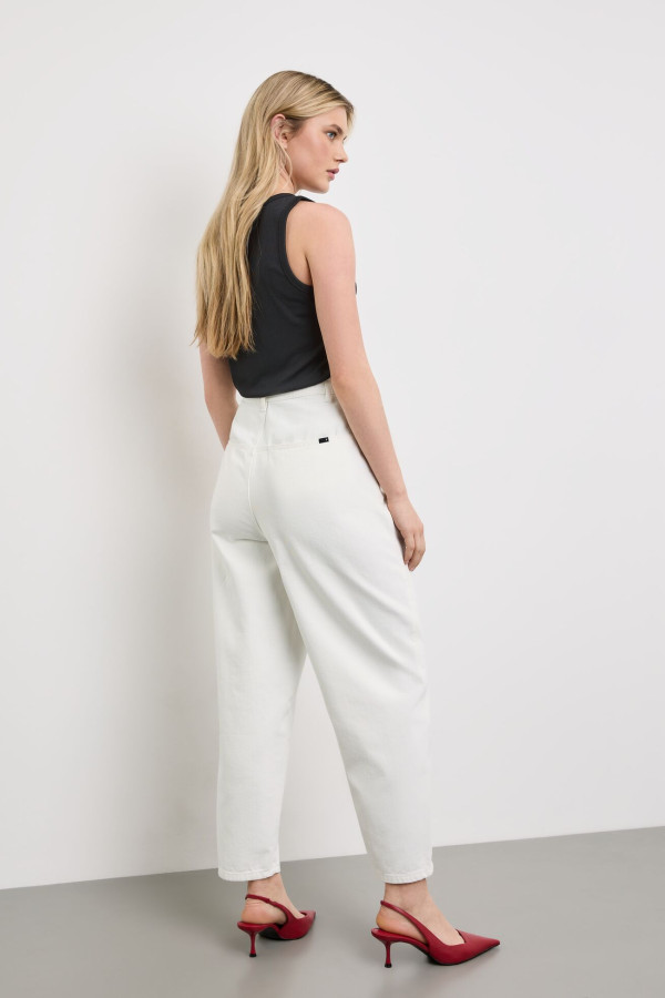 Джинсы свободного кроя