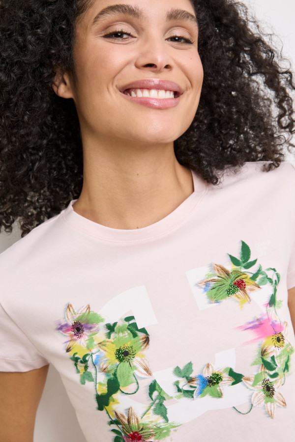 Футболка с логотипом