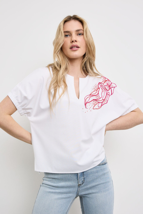 Блузка с вышивкой