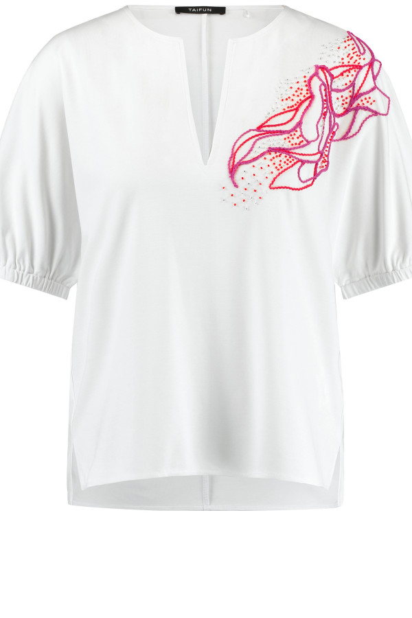 Блузка с вышивкой