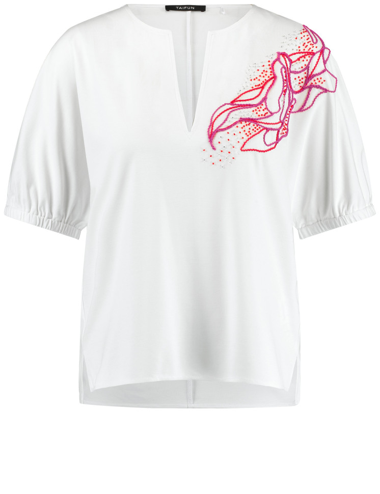 Блузка с вышивкой