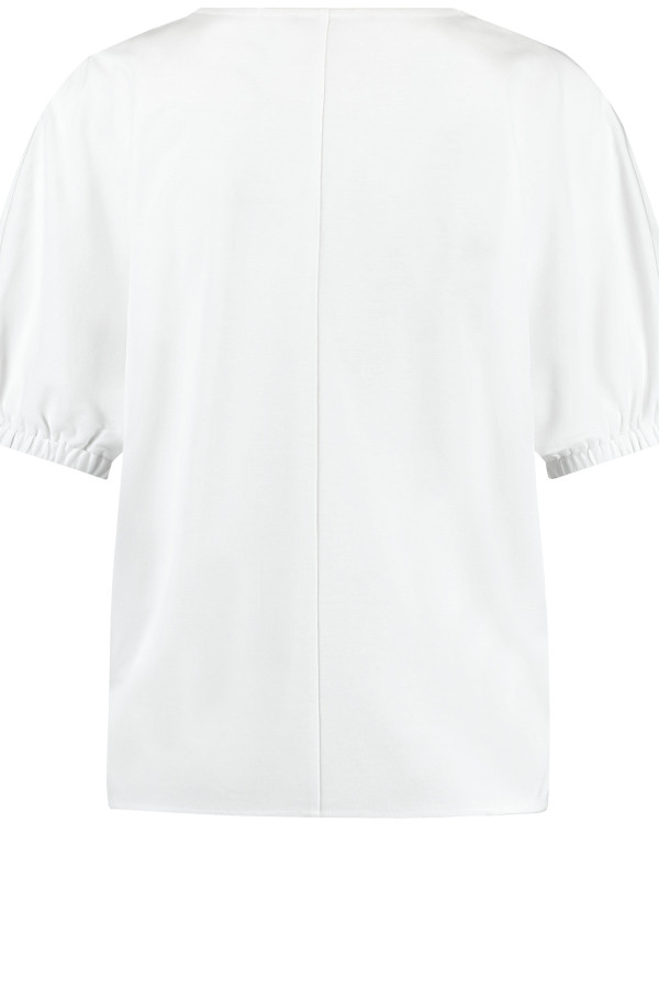 Блузка с вышивкой