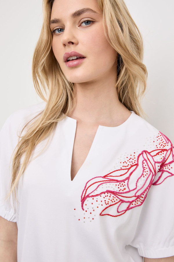 Блузка с вышивкой