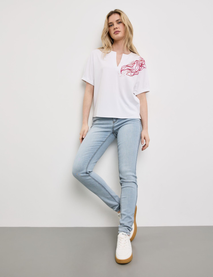 Блузка с вышивкой